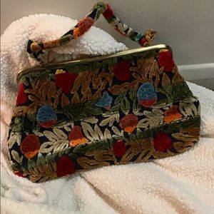 Stunning Vintage Clasp Shoulder Bag!